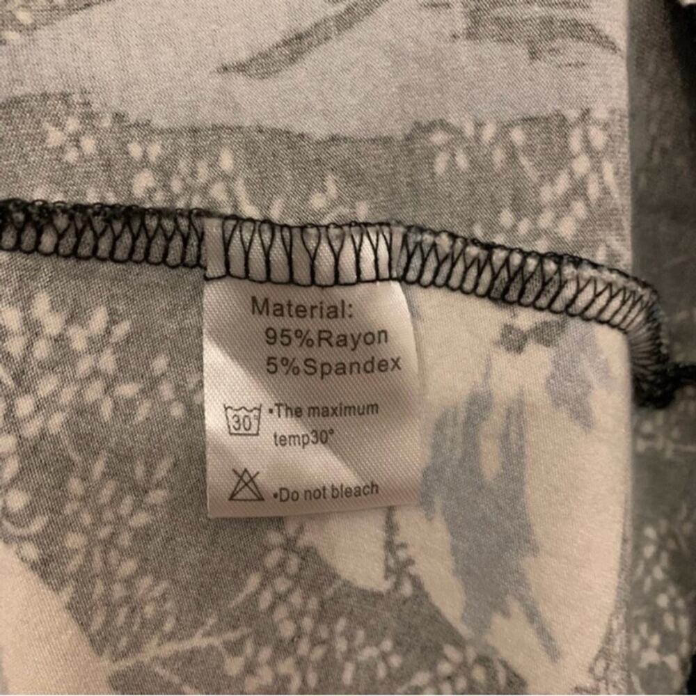 Cathy Floral V-Neck Short Sleeve Top 2X Black Blue Stretchy Lightweight Tee - Picture 6 of 6